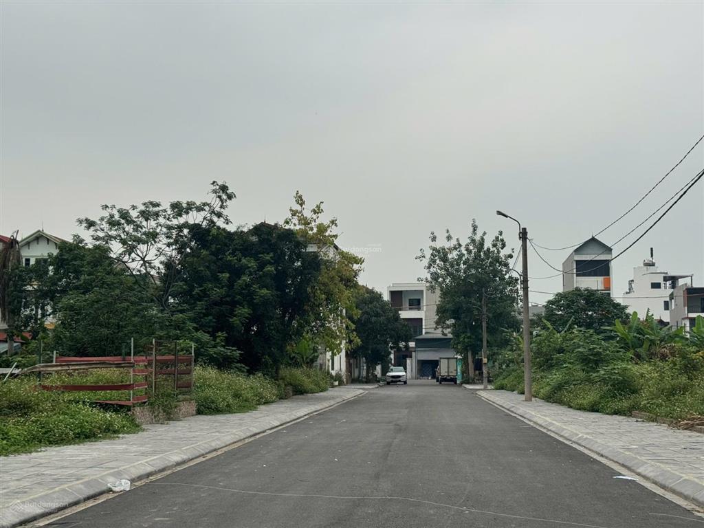 Đấu giá viên nội giá tốt đường 4 oto tránh nhau