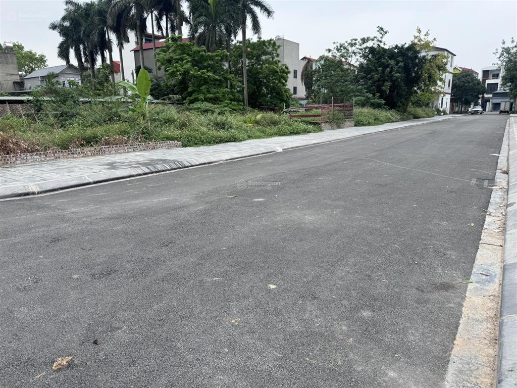 Đấu giá viên nội giá tốt đường 4 oto tránh nhau