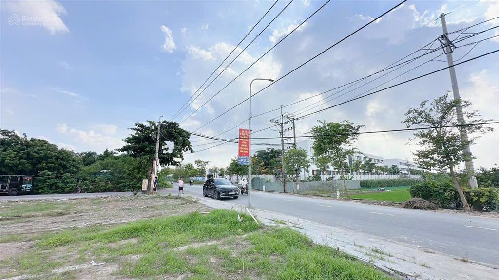 Sốc! đất đấu giá kim nỗ lô góc 3 mặt tiền, vỉa hè 3 mặt!