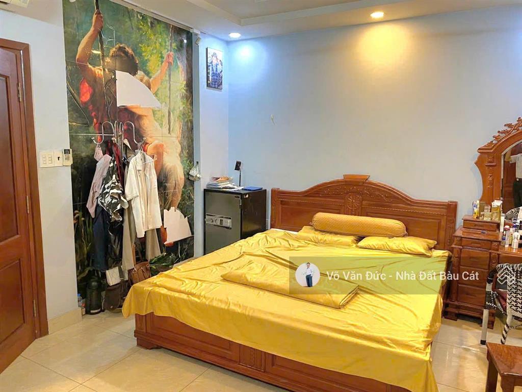 Bán nhà mtnb đường tốt  kdc vĩnh lộc  bình tân. dt 6x16m đúc 5 tấm đẹp 1 hầm 3 lầu có thang máy