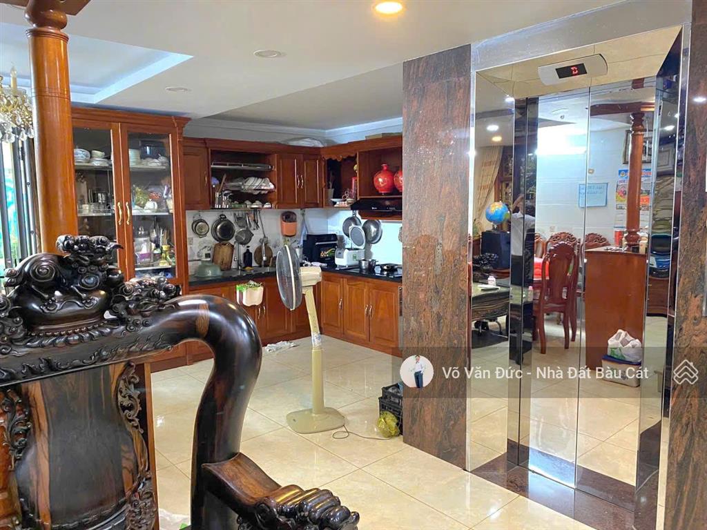 Bán nhà mtnb đường tốt  kdc vĩnh lộc  bình tân. dt 6x16m đúc 5 tấm đẹp 1 hầm 3 lầu có thang máy