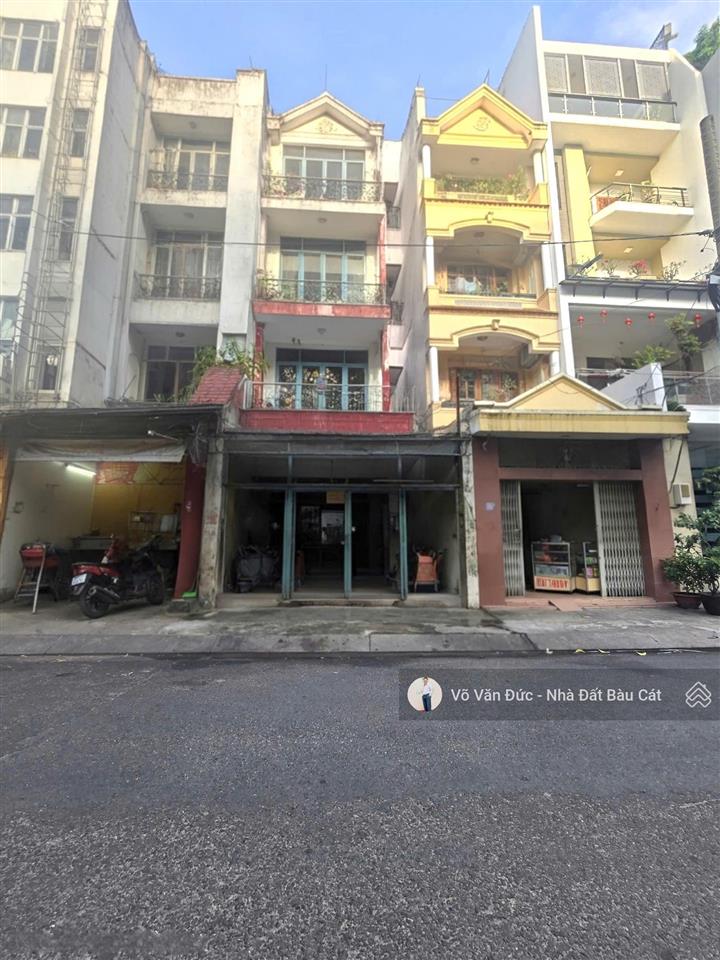 Nhỉnh 160tr/m2  siêu phẩm mt ngay cộng hòa  sát bên tòa nhà etown  dtcn 175m² đất  3 tầng