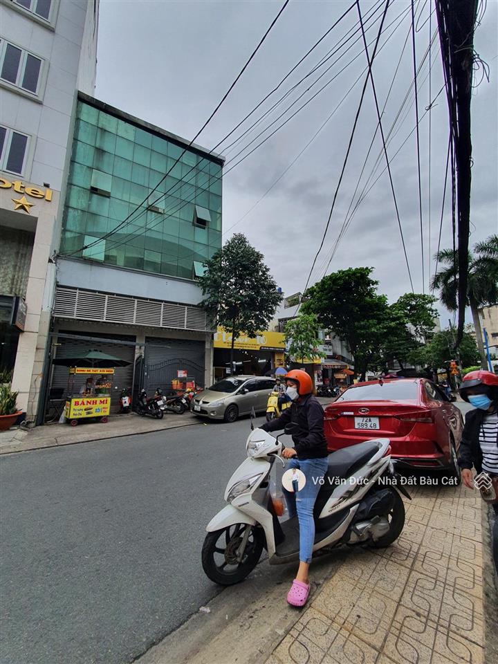 Nhỉnh 160tr/m2  siêu phẩm mt ngay cộng hòa  sát bên tòa nhà etown  dtcn 175m² đất  3 tầng