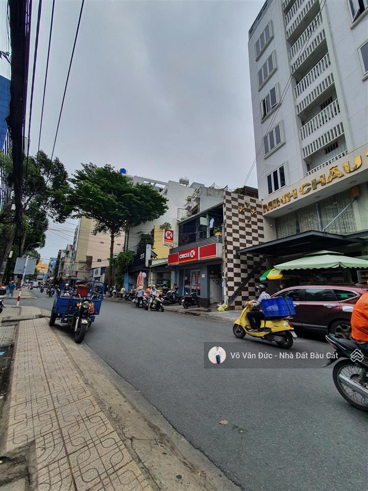Nhỉnh 160tr/m2  siêu phẩm mt ngay cộng hòa  sát bên tòa nhà etown  dtcn 175m² đất  3 tầng