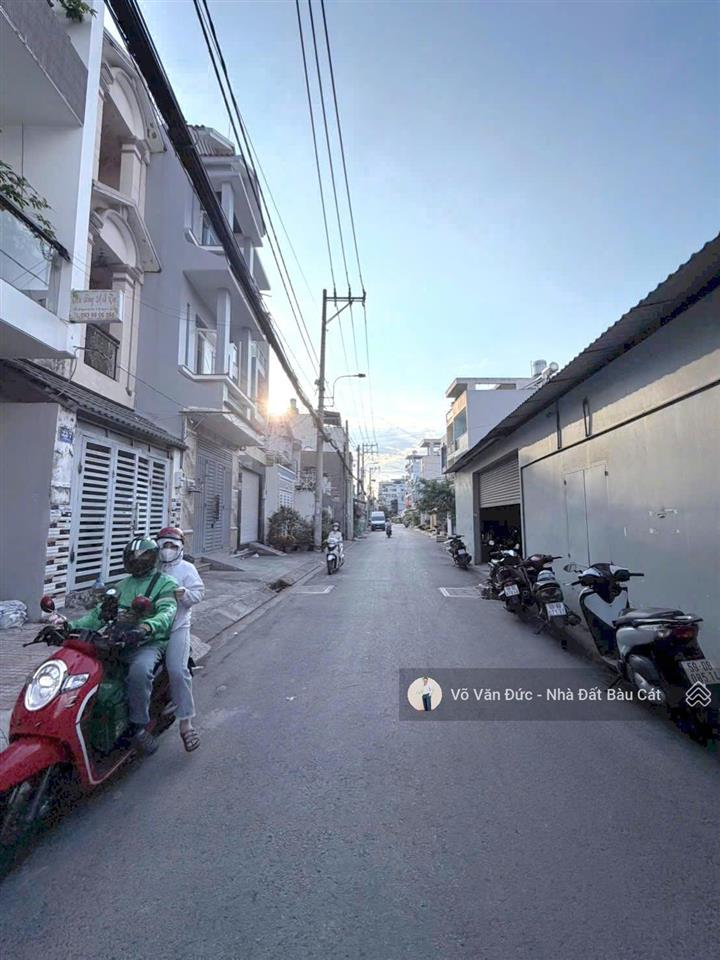 Bán nhà hẻm xe hơi 12m nguyễn hữu tiến  tân phú. dt 4x20m  đúc 2 lầu  nhỉnh 8 tỷ giá quá tốt