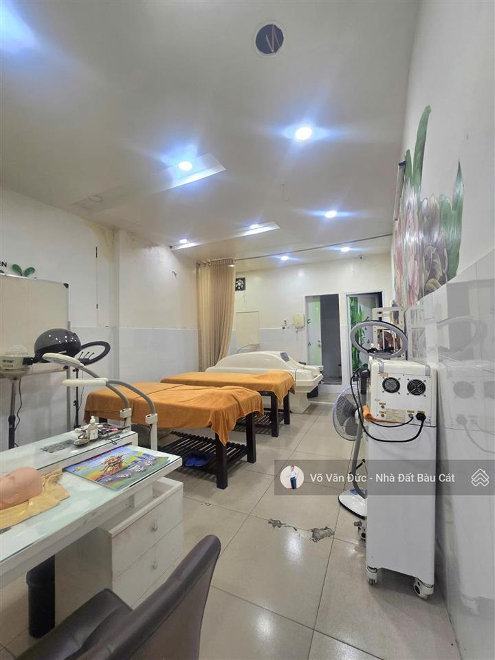 Cho thuê nhà mặt tiền số 143 đường 3 tháng 2, p11, quận 10. dt 4x28, đúc 3 lầu