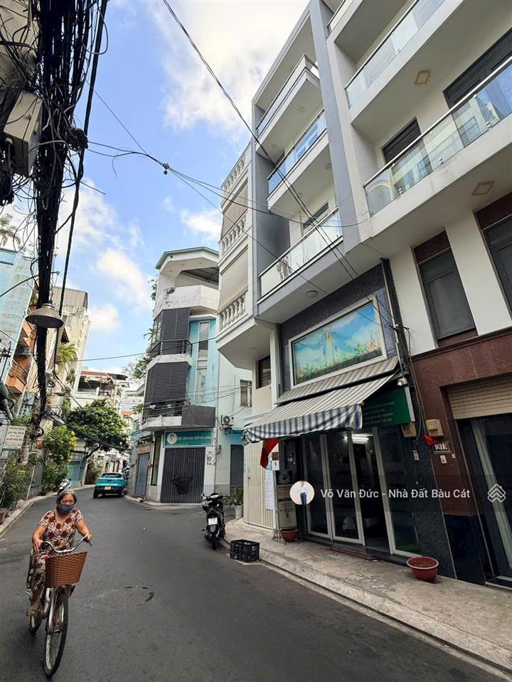 Chỉ nhỉnh 12 tỷ bán gấp nhà mt nguyễn thanh tuyền,p2,tân bình.dt 4x13.5m đúc 5 tầng.