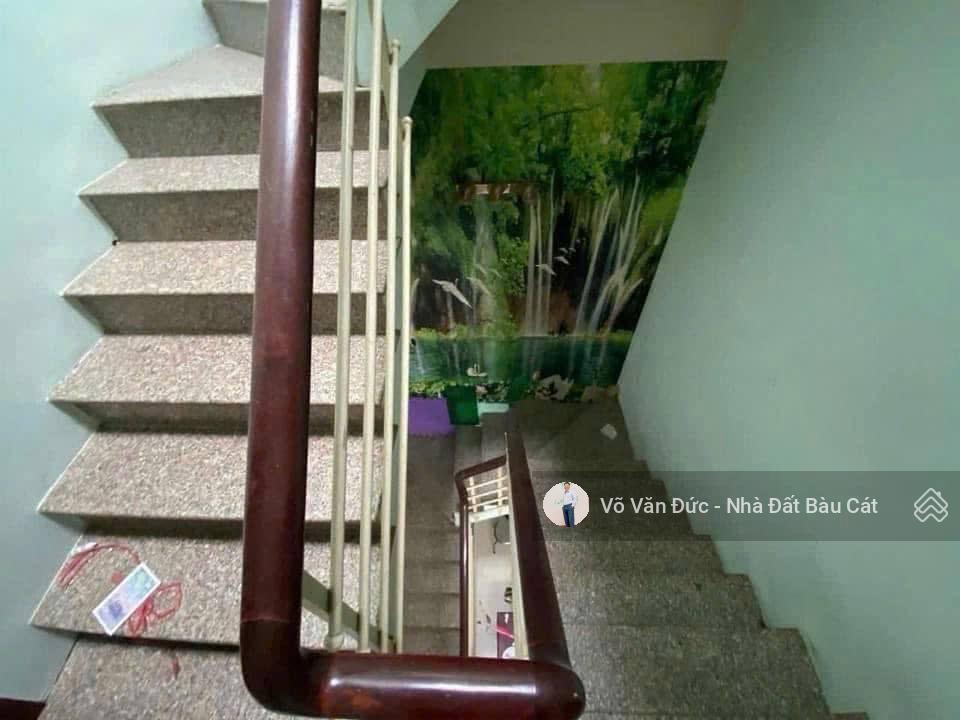 Bán nhà đường 3 tháng 2, quận 11. dt 3.5x14. trệt, lửng, 2 lầu, st. gồm 4pn, 4wc giá rẻ nhỉnh 5 tỷ
