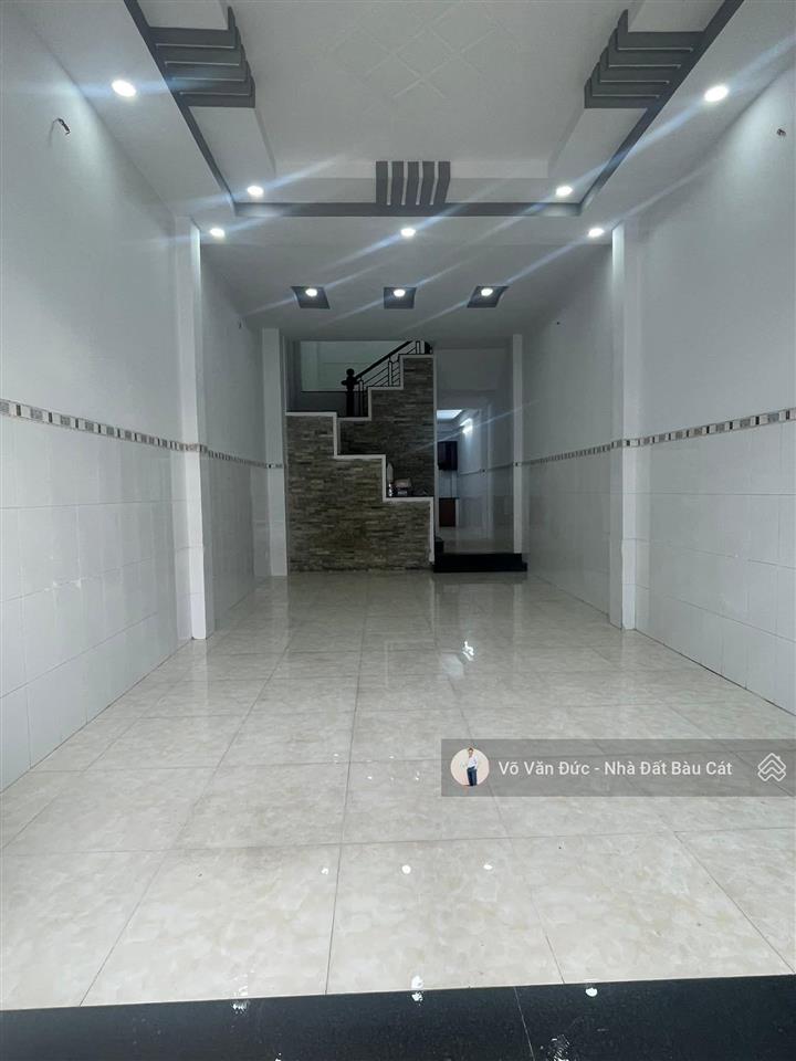 Bán nhà đường bình long, tân phú. dt 4.2x18. đúc 2 lầu nhà mới ở ngay. giá rẻ nhỉnh 6 tỷ