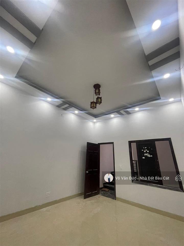 Bán nhà đường bình long, tân phú. dt 4.2x18. đúc 2 lầu nhà mới ở ngay. giá rẻ nhỉnh 6 tỷ