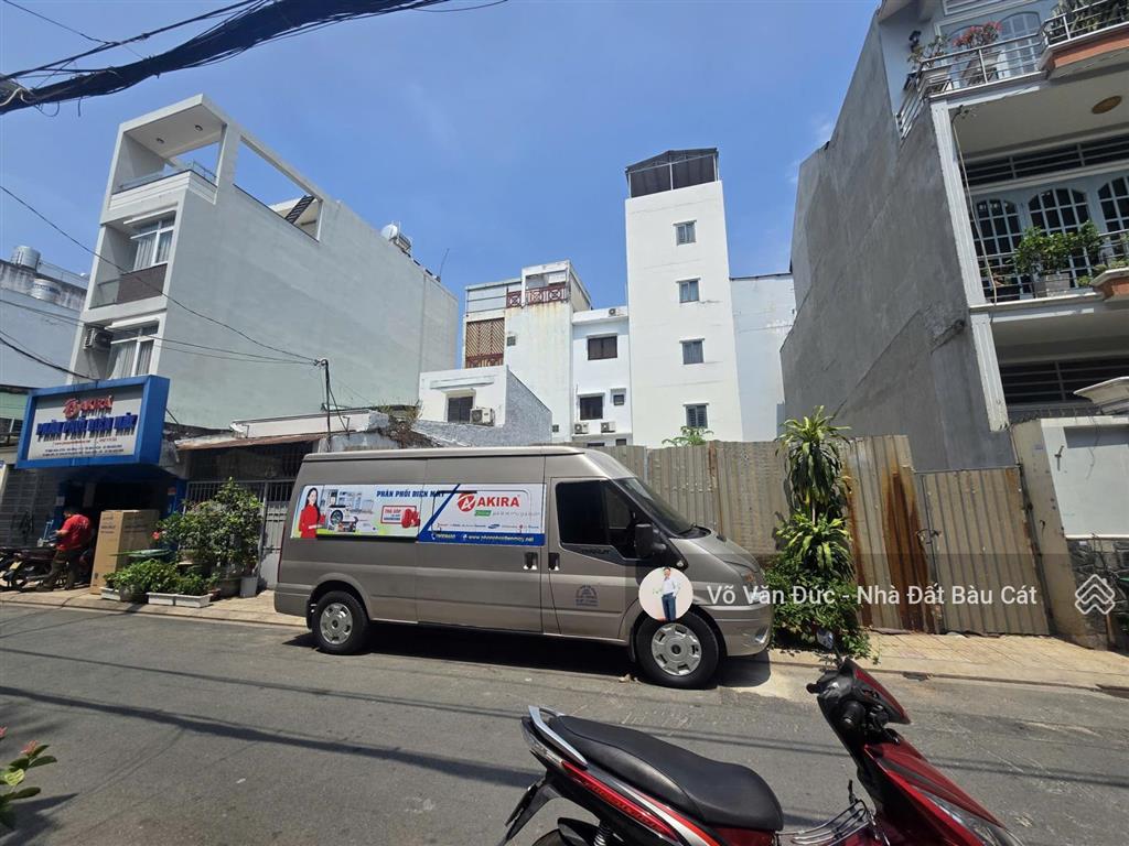 Khuôn đất đẹp  ngang 10.5mx dài 17m  ngay đường bàu bàng cổng nhà ga t3  tân bình. 31.5 tỷ