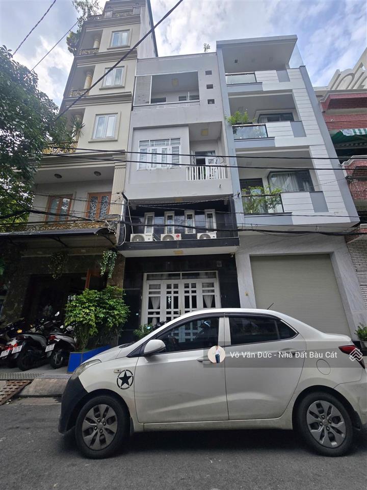 12.5 tỷ  rẻ nhất kv chỉ 1 căn duy nhất. bán nhà mtnb bàu cát 2  dt 4x13.5m  5 tầng