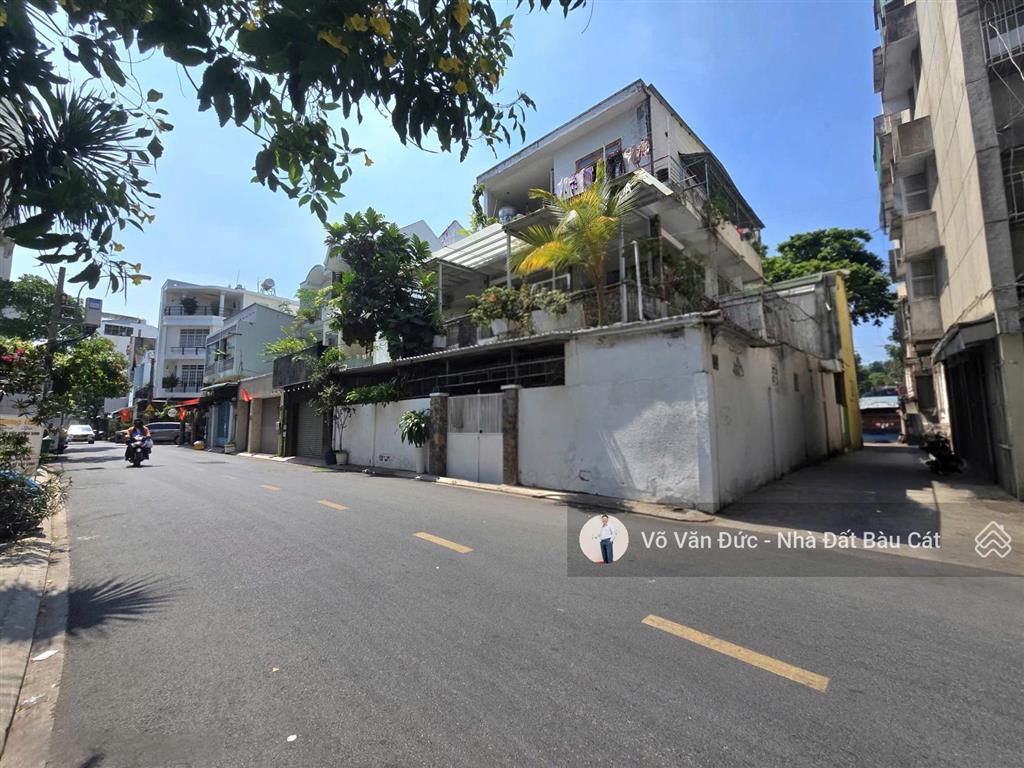 Bán nhà góc 3mt đường thép mới  khu vip k300  tân bình. dt 9.5x22m dtcn 201m2  chỉ 38.6 tỷ