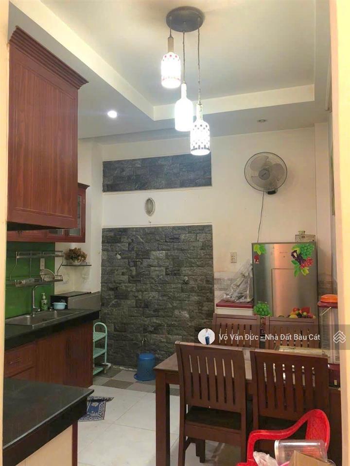 Bán nhà mtkd trần văn hoàng, p9, tân bình. dt 3.2x14m  đúc 4 tấm nhà còn mới. chỉ nhỉnh 8 tỷ