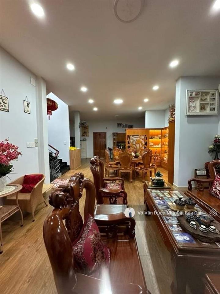 Cho thuê nhà mt đồng đen  dt 7x30m  đúc 2 lầu  st  giá rẻ 79tr/th