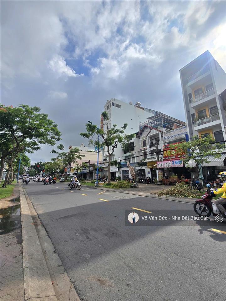 Cho thuê nhà mt đồng đen  dt 7x30m  đúc 2 lầu  st  giá rẻ 79tr/th