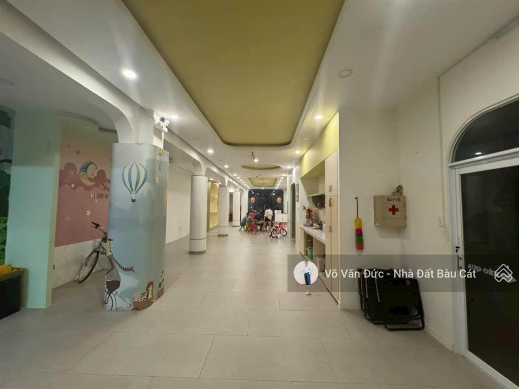 Cho thuê nhà mt đồng đen  dt 7x30m  đúc 2 lầu  st  giá rẻ 79tr/th
