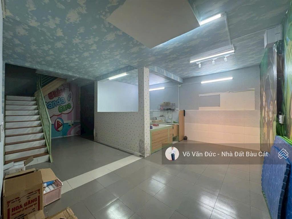 Cho thuê nhà mt đồng đen  dt 7x30m  đúc 2 lầu  st  giá rẻ 79tr/th