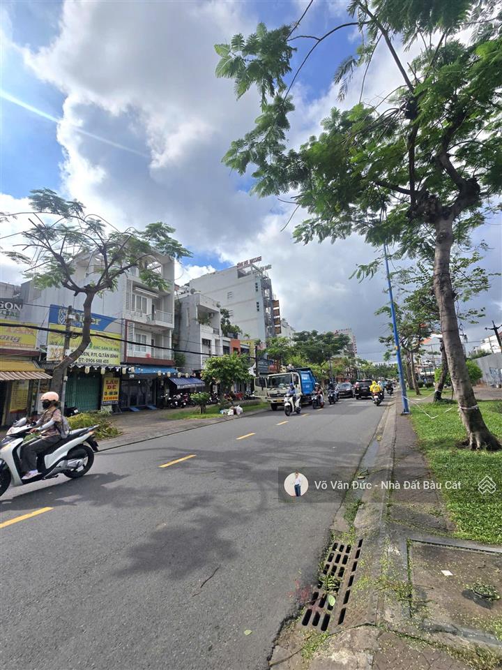 Cho thuê nhà mt đồng đen  dt 7x30m  đúc 2 lầu  st  giá rẻ 79tr/th