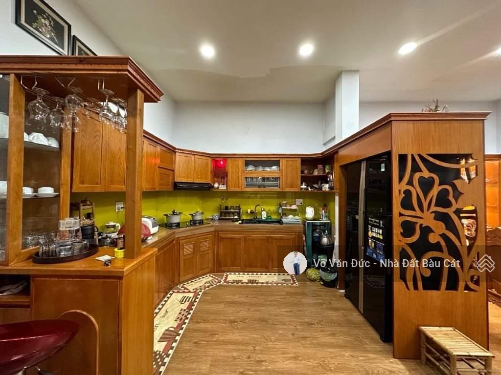 Cho thuê nhà mt đồng đen  dt 7x30m  đúc 2 lầu  st  giá rẻ 79tr/th