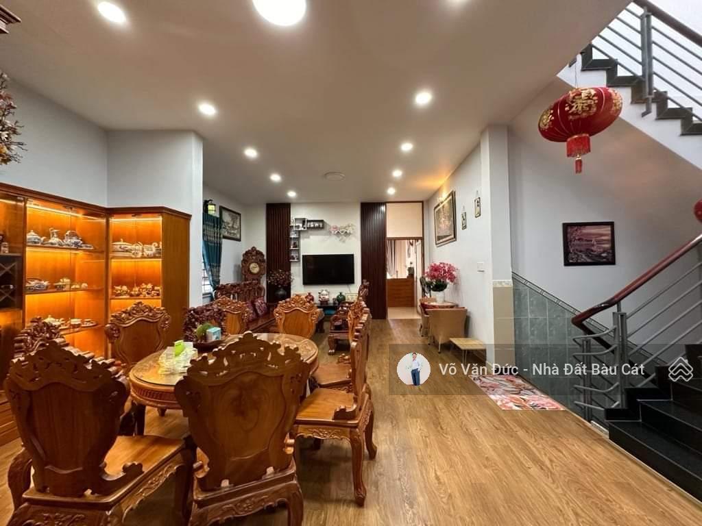 Cho thuê nhà mt đồng đen  dt 7x30m  đúc 2 lầu  st  giá rẻ 79tr/th