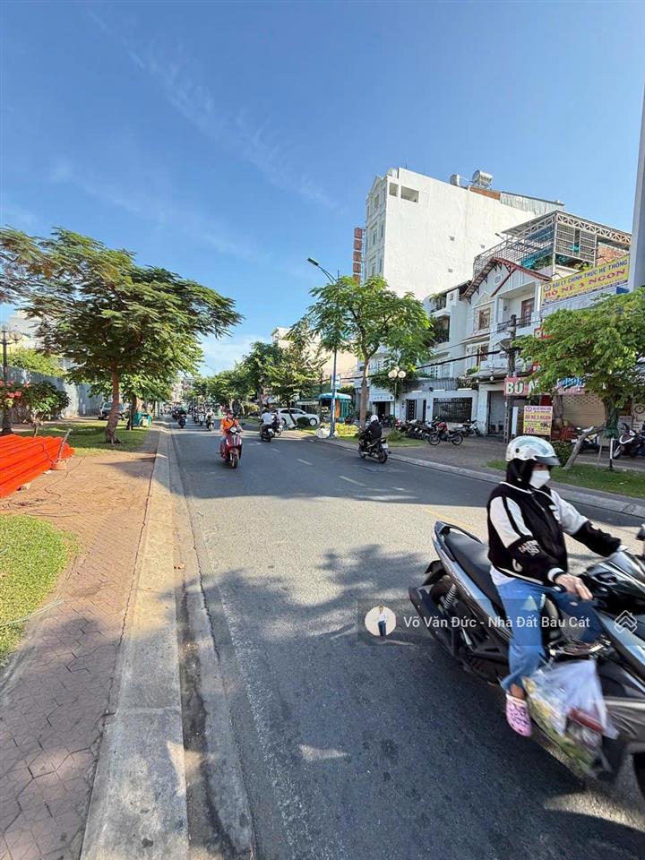 Cho thuê nhà mt đồng đen  dt 7x30m  đúc 2 lầu  st  giá rẻ 79tr/th