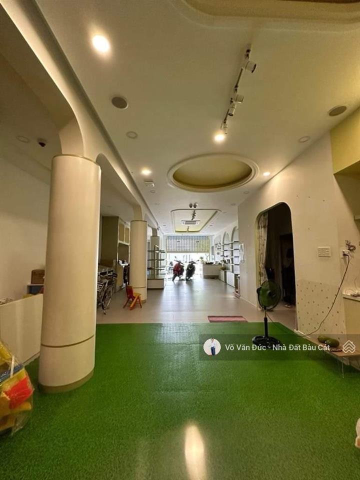 Cho thuê nhà mt đồng đen  dt 7x30m  đúc 2 lầu  st  giá rẻ 79tr/th