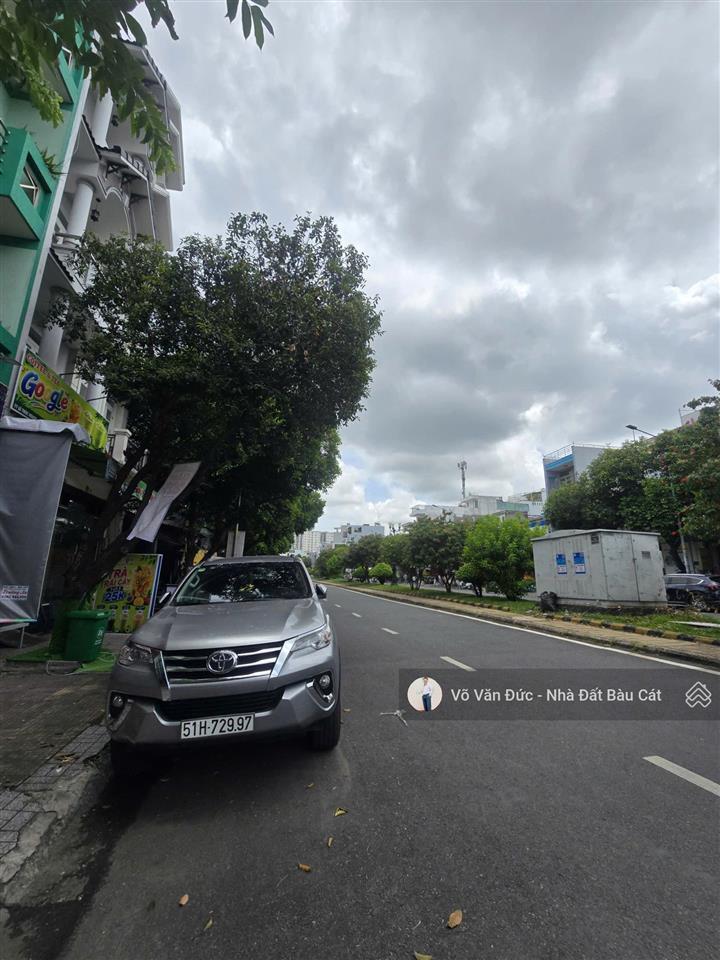 Cho thuê nhà nguyên căn mt lê thúc hoạch, dt 4x20, đúc 2 lầu, st, 4pn