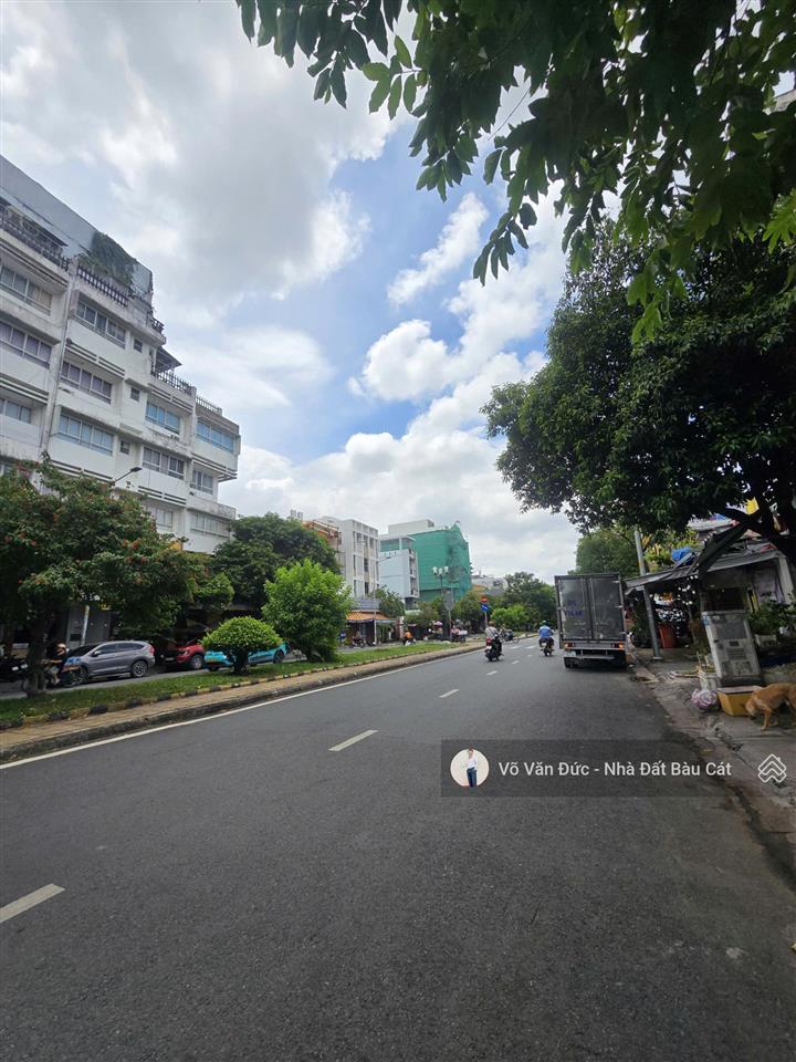 Cho thuê nhà nguyên căn mt lê thúc hoạch, dt 4x20, đúc 2 lầu, st, 4pn