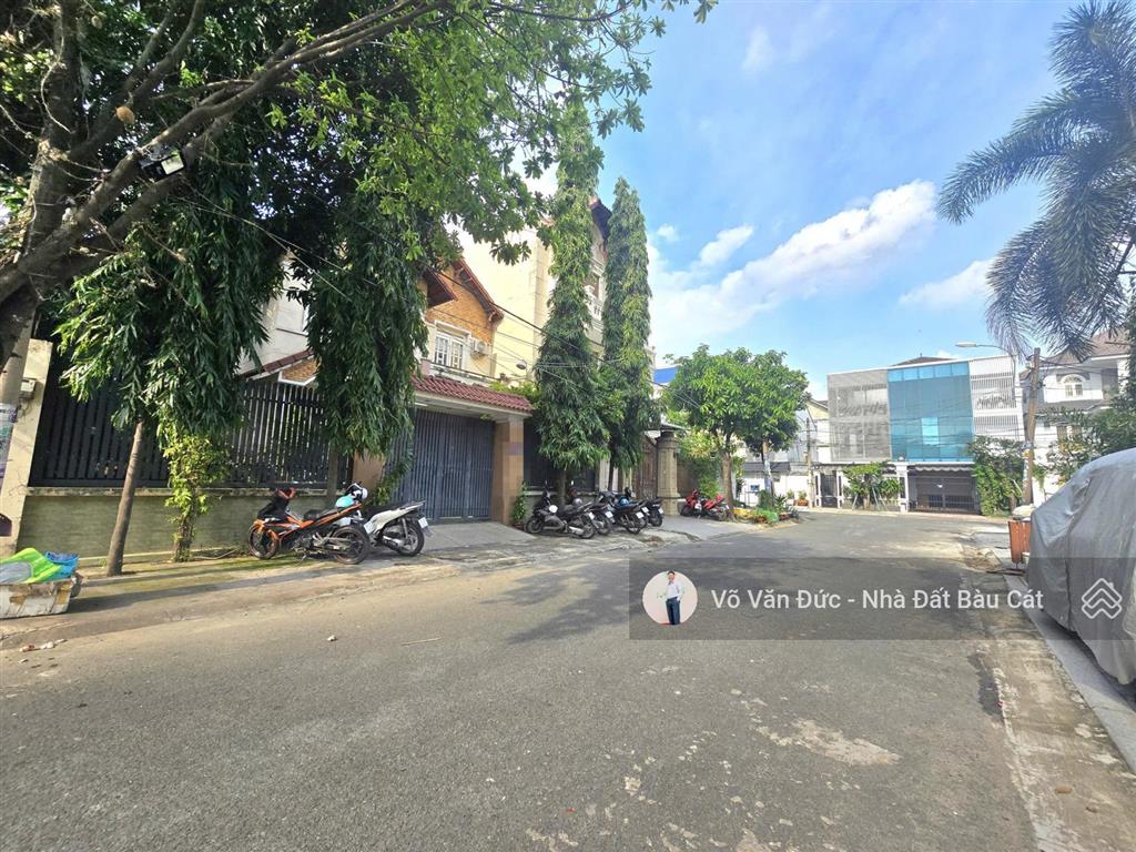 Ngộp bank bán gấp căn nhà mt đường số 6 kdc vĩnh lộc, bình tân. dt 10x20  2 lầu  chỉ 14 tỷ