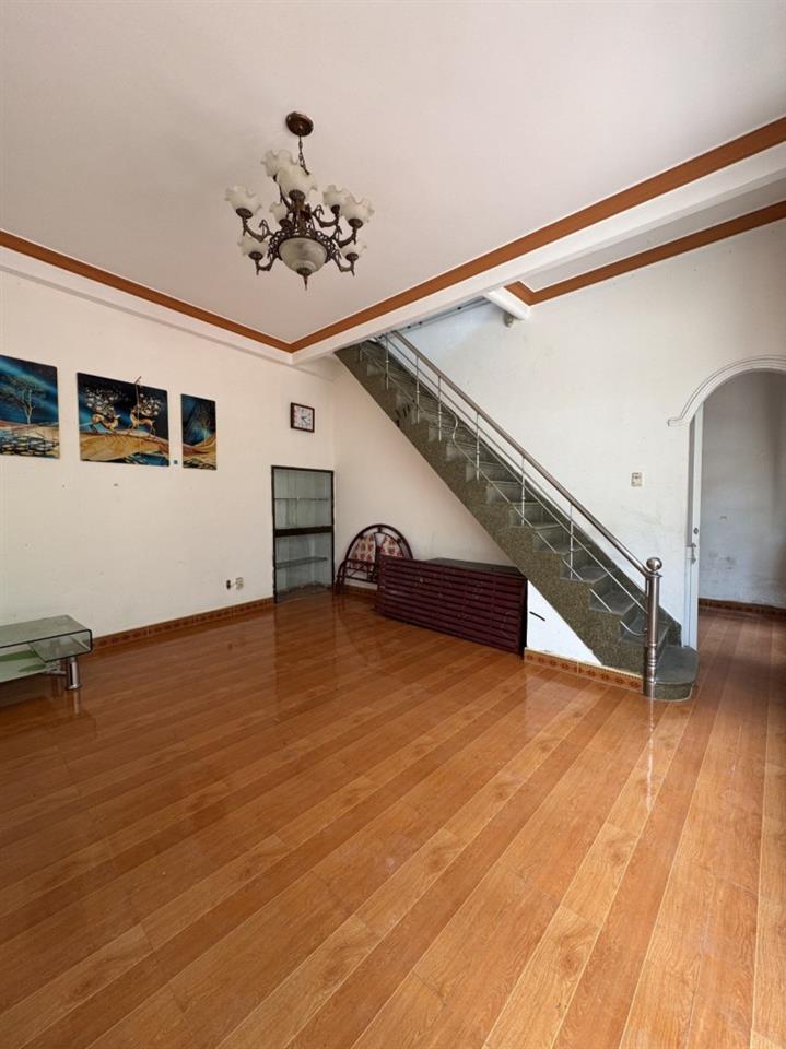 ♥ Sau lưng MT Nguyễn Văn Linh, 104m2 ngang 6.5m 2 tầng, 4.3 tỷ