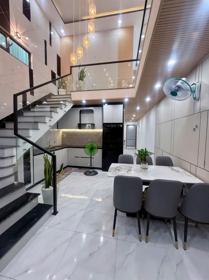 ♥ Nhà kiệt thẳng thông thấy MT Trần Cao Vân, 92m2, ngang hơn 5m, 2 tầng 4PN, mởi hiện đại