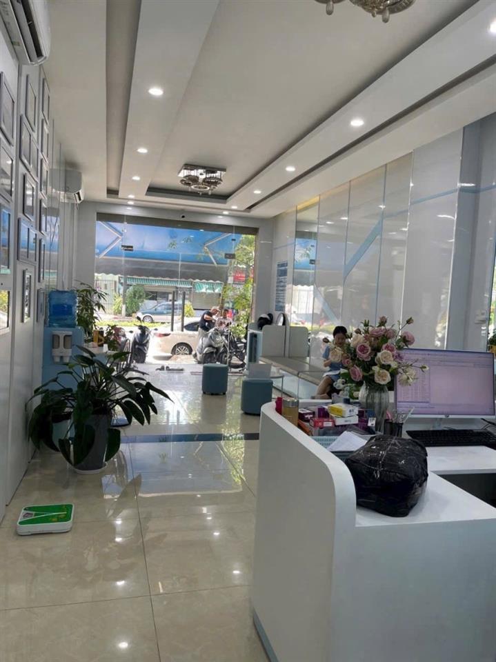 ♥ Mặt Tiền Đường 2 Tháng 9, gần DownTown, 109m2, 3.5 tầng, dòng tiền cho thuê KD 40tr,