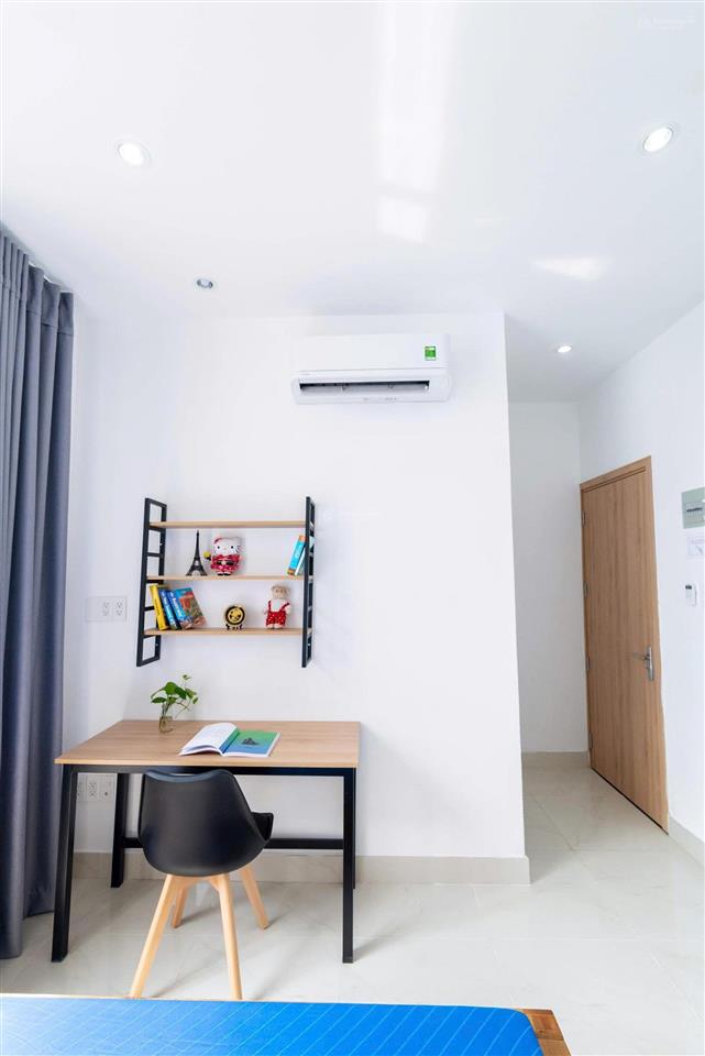 Phòng ban công giá rẻ, chỉ tính điện còn lại free, cạnh đh rmit, lotte mart