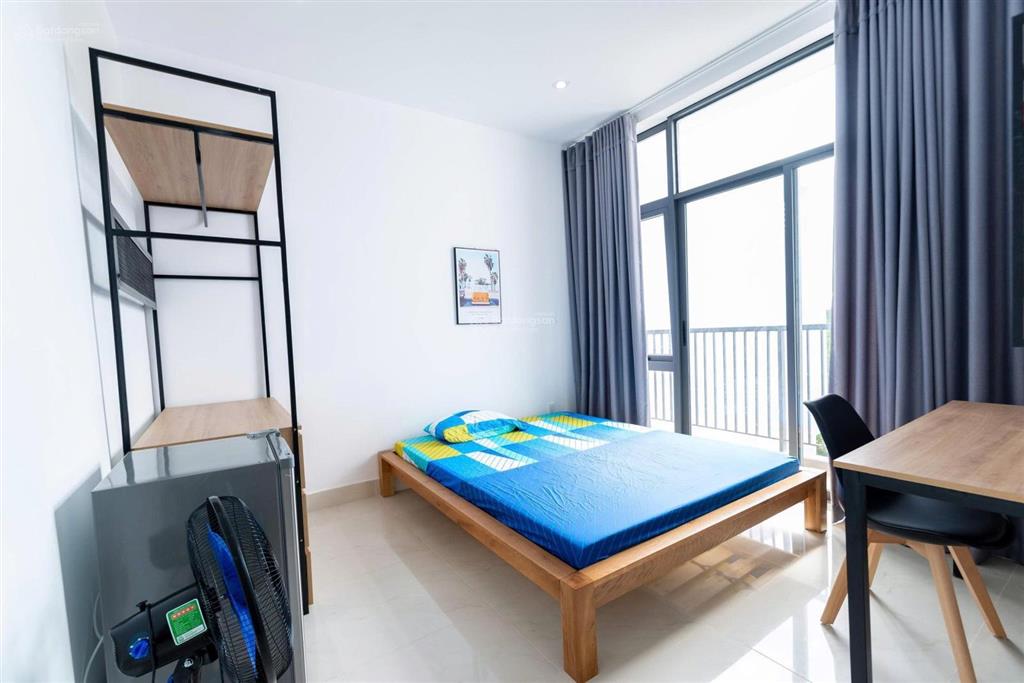 Phòng ban công giá rẻ, chỉ tính điện còn lại free, cạnh đh rmit, lotte mart