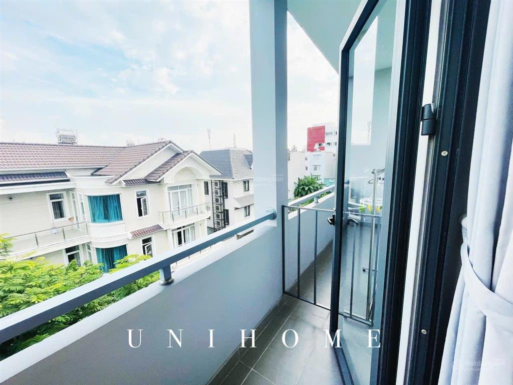 Phòng ban công giá rẻ, chỉ tính điện còn lại free, cạnh đh rmit, lotte mart