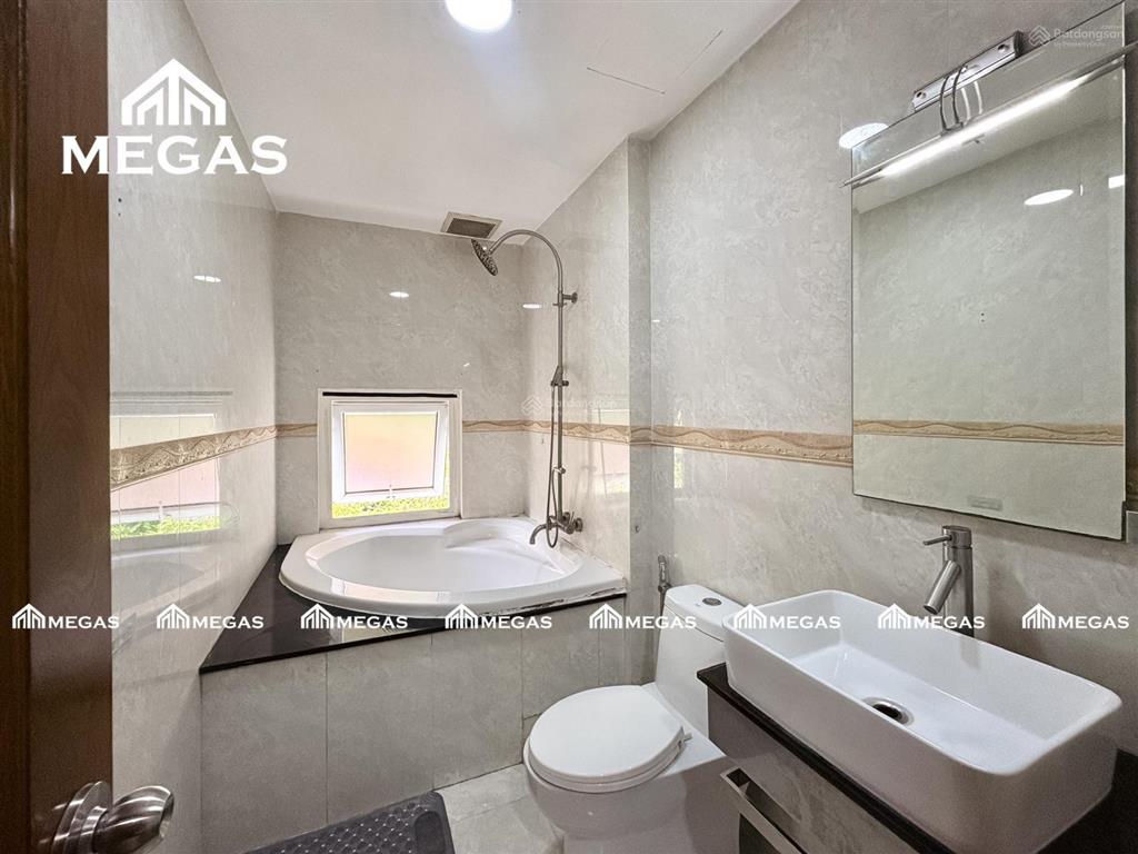 Trống sẵn căn 1 phòng ngủ ban công rộng thoáng ngay hưng phước cạnh secc, crescent mall