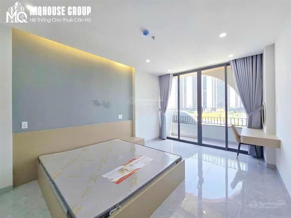 Phòng ban công, tách bếp new 100%, full nội thất cạnh quận 4, kcx tân thuận