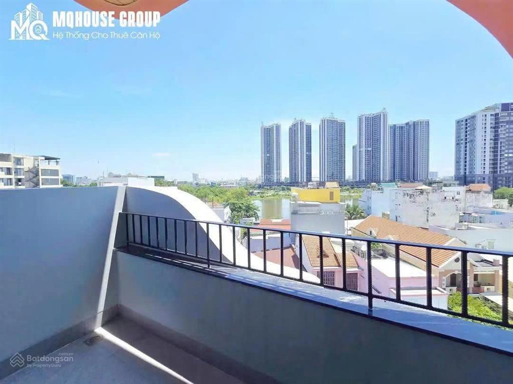 Phòng ban công, tách bếp new 100%, full nội thất cạnh quận 4, kcx tân thuận