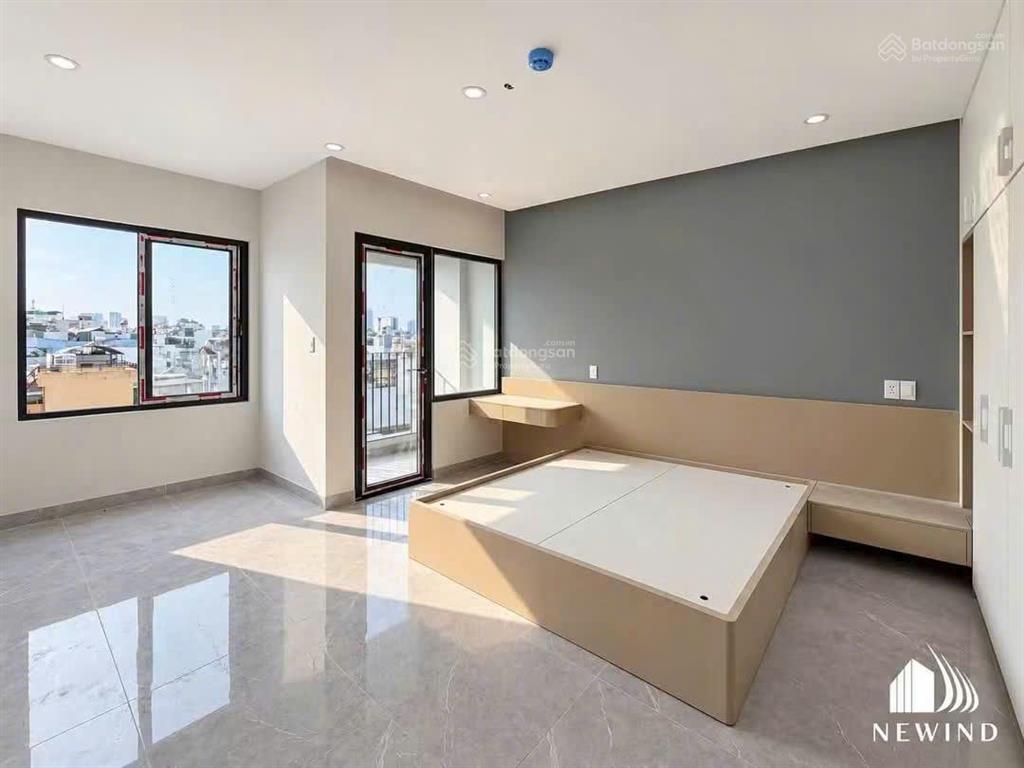 Phòng ban công, tách bếp new 100%, full nội thất cạnh quận 4, kcx tân thuận