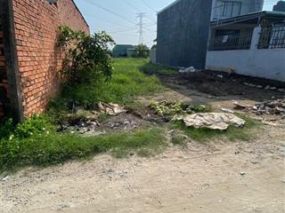 Bán đất tại tỉnh lộ 824, cách kdc trần anh 500m, dt 320m2, giá 1,6tỷ, ngõ vào rộng, pháp lý đầy đủ