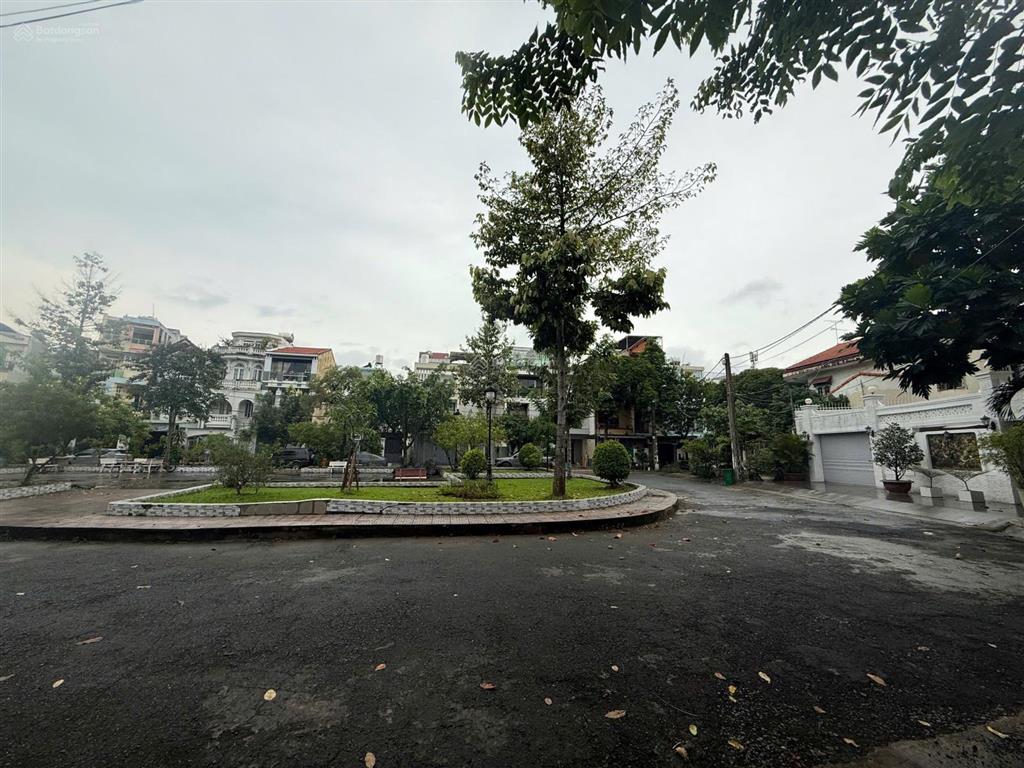 Biệt thự góc 3 mt himlam (939m2 thổ cư)  p. thủ đức  hcm
