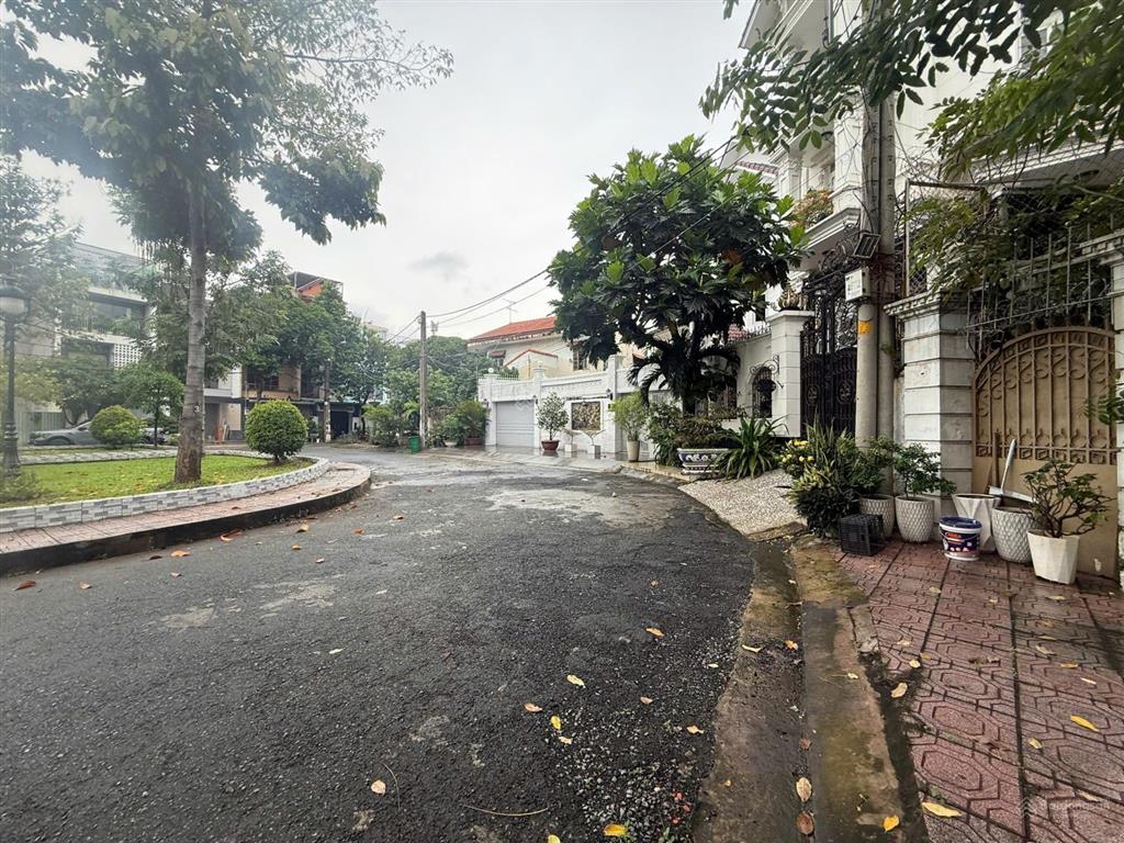 Biệt thự góc 3 mt himlam (939m2 thổ cư)  p. thủ đức  hcm