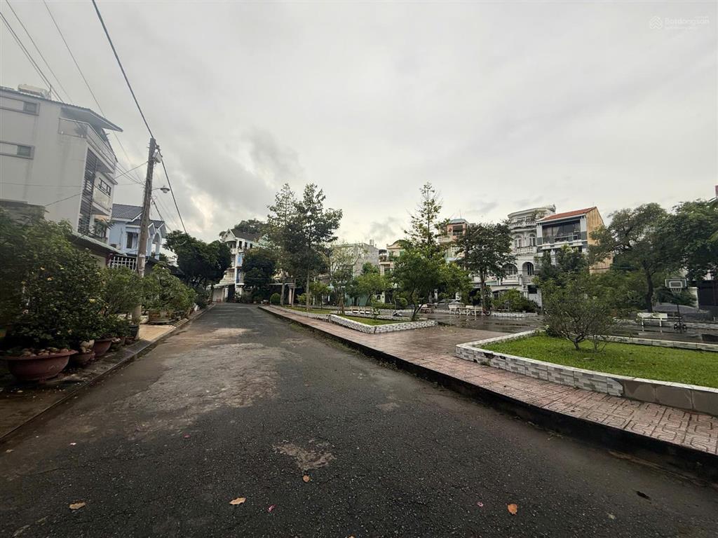 Biệt thự góc 3 mt himlam (939m2 thổ cư)  p. thủ đức  hcm