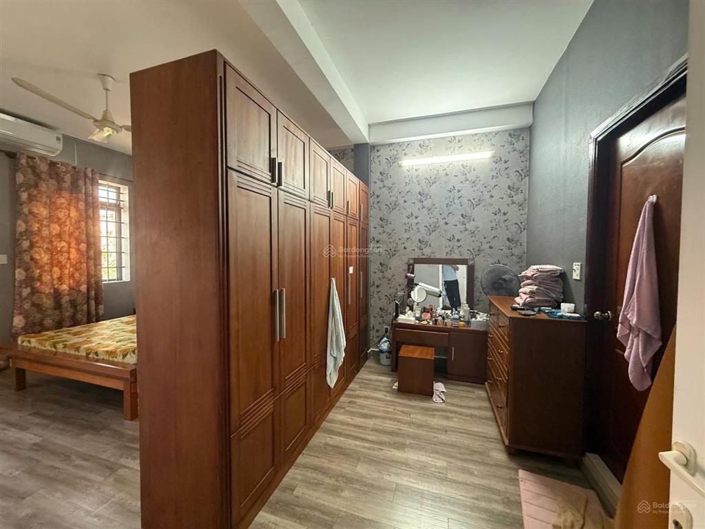 Mt cao lỗ 10x26 đúc 4 tấm ngay công viên