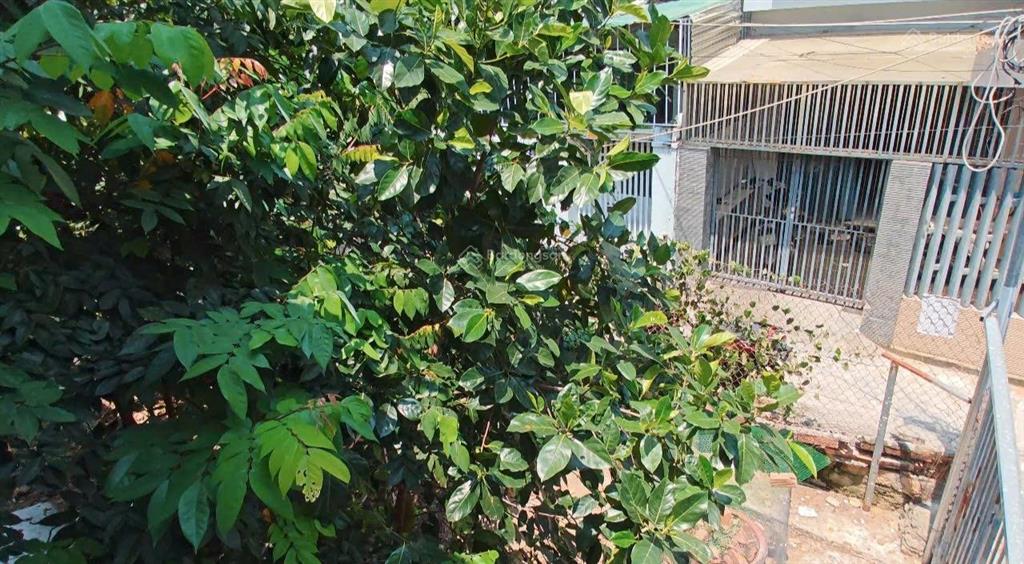 Bán nhà 2 tầng, đất 2 mặt tiền có sân vườn rộng rãi hẻm ô tô mai thị dõng  vĩnh ngọc cạnh đh tbd
