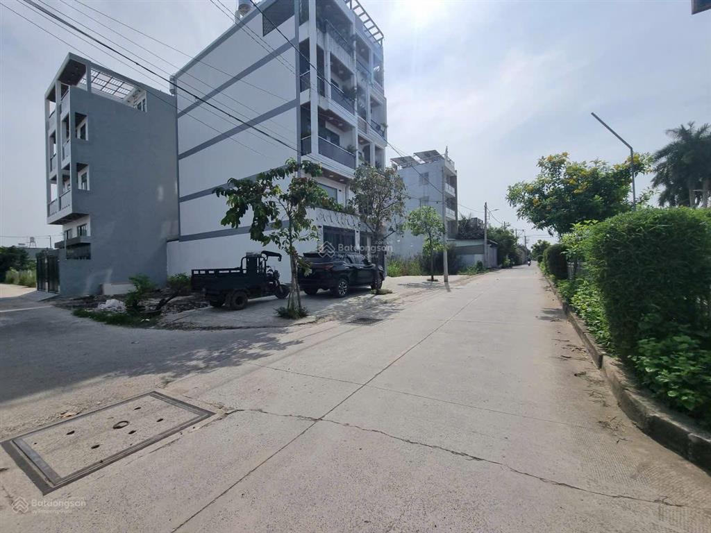 Lô đất 4,5x28m gần full thổ ngay trung tâm phường, mặt tiền đường đôi ven kênh cực đẹp