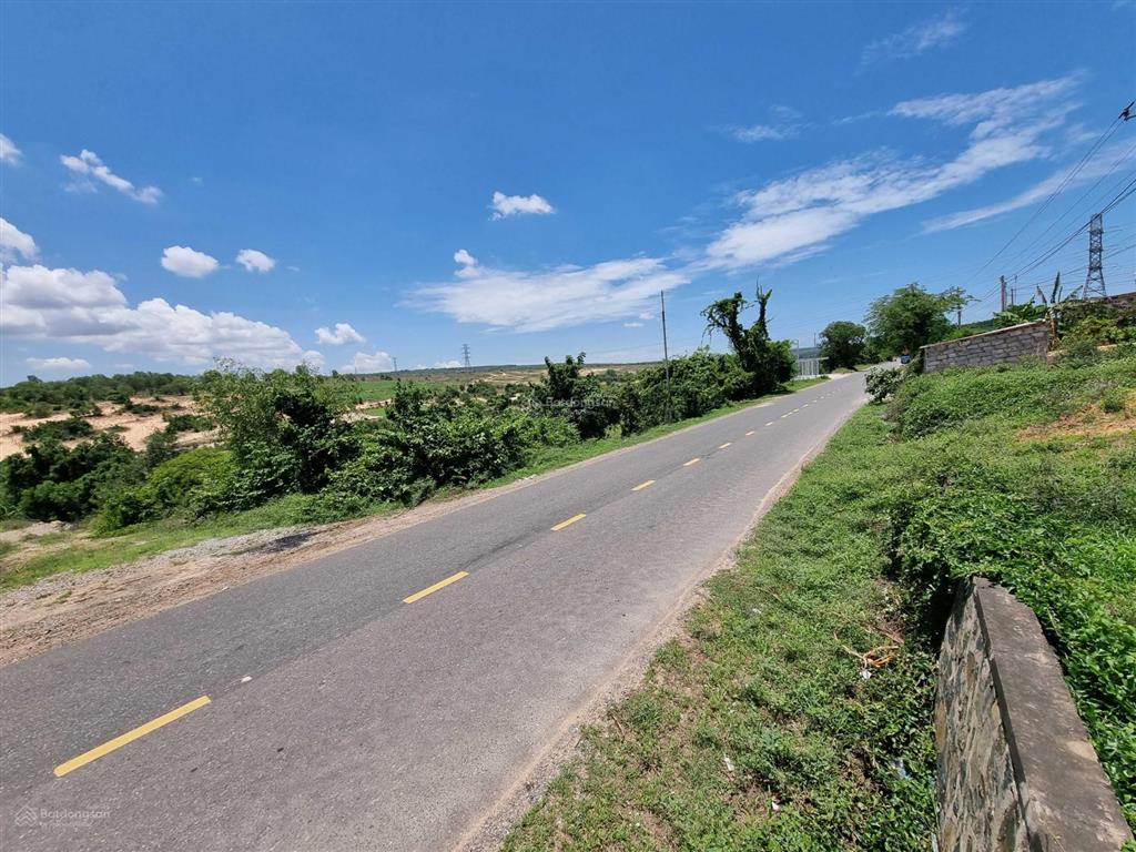 Đất chính chủ mặt tiền đt715, sau lưng sân bay phan thiết, cách biển 8km