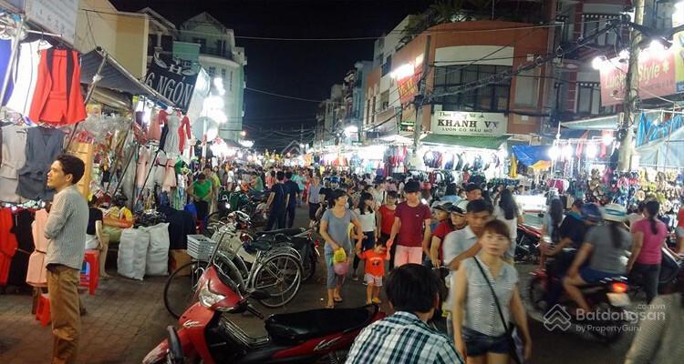 Nhà mặt tiền chợ hạnh thông tây, 1 trệt 3 lầu, dt 80m2 thổ cư, đường nhựa 12m thông qua bv hồng đức