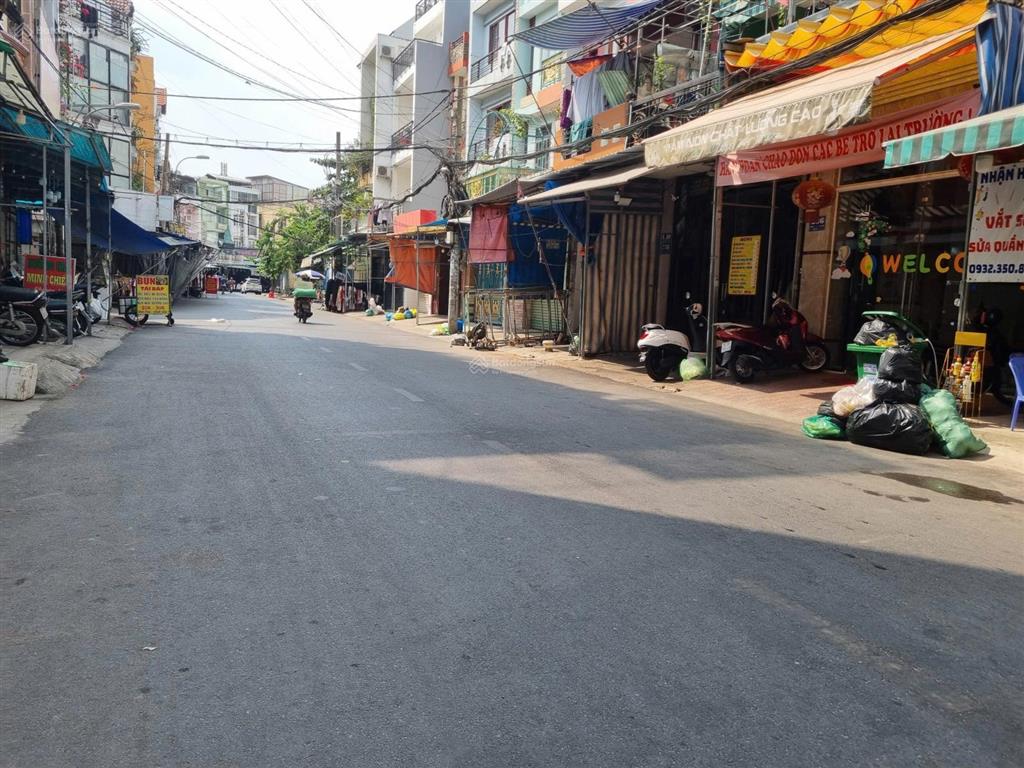 Nhà mặt tiền chợ hạnh thông tây, 1 trệt 3 lầu, dt 80m2 thổ cư, đường nhựa 12m thông qua bv hồng đức